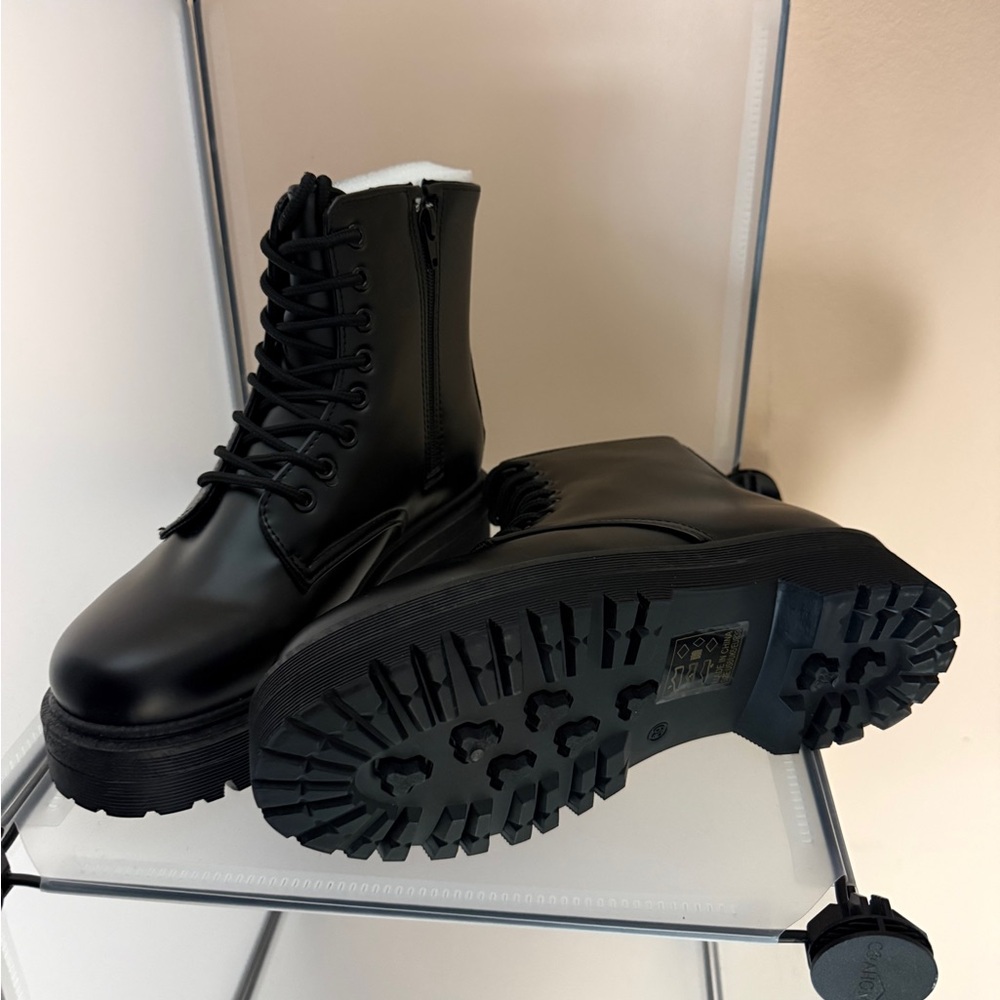 Qupid Women's Chunky Lace Up Combat Black Leather Boots Size 8 NWT - Picture 10 of 10